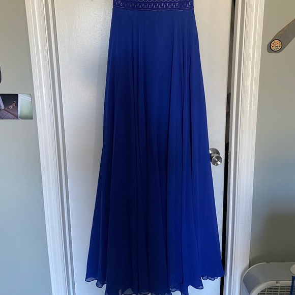 Prom dress from David’s bridal. It’s in perfect condition and it has pockets. - Picture 3 of 10